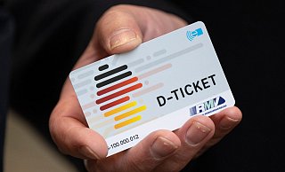 Die Finanzierung des Deutschlandtickets muss noch gesichert werden. - Boris Roessler/dpa