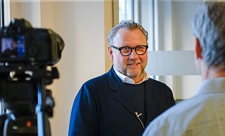 Rudolf Peter (62) ist in Bielefeld Inhaber eines Dachdeckerbetriebs mit 45 Mitarbeitern. - Andreas Zobe