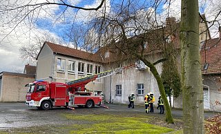 Der vermeintliche Brandort: Das Wohnheim an der Sieweckestraße 2 wurde von der Feuerwehr genau untersucht. - Christian Bröder