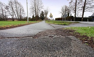Am Dienstag sollen die Sanierungsarbeiten am Radweg zwischen Verl und Kaunitz beginnen. - Roland Thöring