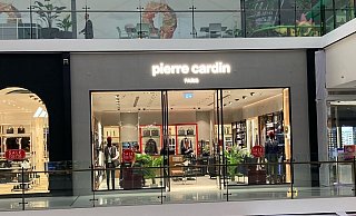 Internationale vertreten - wie hier in den Vereinigten Arabischen Emiraten: die Modemarke Pierre Cardin. - Jobst Lüdeking