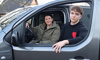 Kerstin Schulz-Höfel und ihr Sohn Sam (16) sind oft gemeinsam unterwegs. Jetzt wollen sie einen besonderen Party-Shuttle für Jugendliche ins Leben rufen. - Shannon-Lee Bendig