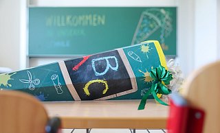 Angesichts deutlich steigender Kosten stellt die Einschulung immer mehr Familien vor finanzielle Herausforderungen: So ist die Lage im Kreis Höxter. - Jan Woitas/dpa