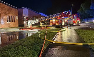 Insgesamt waren rund 100 Feuerwehrleute bei dem Brand im Einsatz. Dazu kamen noch Kräfte des DRK Bünde und des THW. - Feuerwehr Rödinghausen