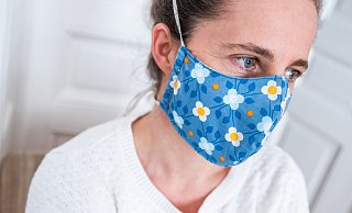 Das Tragen von Masken empfehlen viele Experten zum Schutz vor einer Ansteckung mit dem Coronavirus. - picture alliance / zb