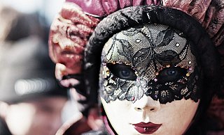 Für fünf Tage hat das Rosenmontagskomitee (RMK) ein närrisches Programm im Festzelt auf der Schanze organisiert. - Symbolfoto/ Pixabay