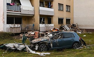 Die Schaulustige wollen auch möglichst spektakuläre Bilder machen. - AFP