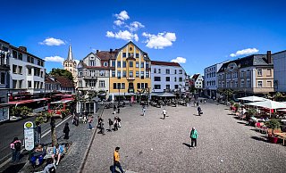 Auf dem Alten Markt in Herford startet am Samstag ab 13 Uhr eine Kundgebung mehrerer rechtsextremer Gruppierungen. Die Geschäfte rund um den Veranstaltungsort stellen sich zum Teil auf die Situation ein. - Daniel Salmon