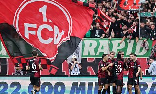 Der «Club» jubelt gegen Braunschweig, hier nach dem Tor zum 2:0. - Daniel Löb/dpa