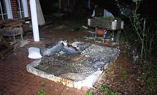 Die Feuerwehr konnte die Matratze schließlich komplett löschen. - Andreas Eickhoff