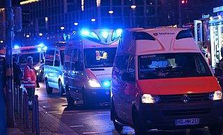 Auto fährt in Menschenmenge auf Magdeburger Weihnachtsmarkt - Heiko Rebsch/dpa