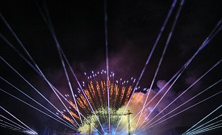 Spektakulär ist die Kombination aus klassischem Feuerwerk und moderner Lasershow, die die Parklichterbesucher 18 Minuten lang zum Staunen bringt. - Thorsten Ulonska