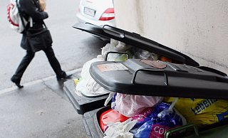 Die Müllabfuhr in Bielefeld wird teurer - teils mehr als 6,5 Prozent. - Verwendung weltweit, usage worldwide