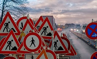 In der letzten Septemberwoche kommen etliche neue Baustellen hinzu - unter anderem an defekten Beleuchtungsmasten. - Symbolbild: Pixabay