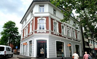 Ein Zettel an der Eingangstür weist daraufhin, dass "Mam's Burger" seit November geschlossen ist.  - Andreas Frücht