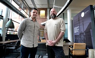 Ahmet Göceci (l.) will das Gütersloher Restaurant "elf84" in ein Steakhaus verwandeln; Küchenchef Rafael Kurcharski verlässt die Location. - Andreas Frücht