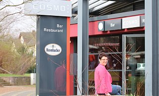 Isabell Heyn im März 2019 vor der Stadthalle in Höxter. - Torsten Wegener