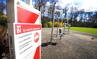 Auf Spiel- und Freizeitflächen trafen sich zuletzt kleinere Gruppen. Das Ordnungsamt wird deshalb verstärkt kontrollieren. - Sarah Jonek