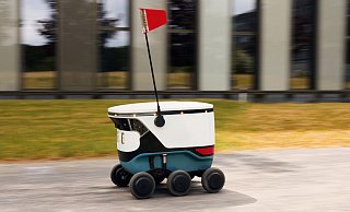 Ist das Tragmar oder Schlepphild? Vier "Teutobots" der Hochschule Bielefeld sollen noch in diesem Jahr in Bielefeld anrollen. Ihr Einsatz wird von einem Forschungsprojekt begleitet. - Patrick Pollmeier/HSBI