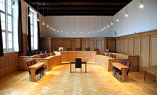 Der Prozess gegen einen 44-jährigen Steinhagener wegen des Verdachts auf sexuellen Missbrauchs einer Minderjährigen begann am Montag vorm Bielefelder Landgericht. - Nicole Donath