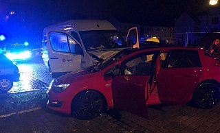 Bei einem Unfall auf dem Marienwall sind am Sonntagabend drei Personen verletzt worden. - Nadine Schwan (MT)