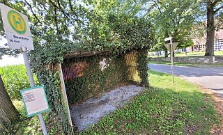 In einem Brief an die NW wird der schlechte Zustand der Bushaltestelle "Bieren Kirche" in Rödinghausen kritisiert. - Florian Weyand