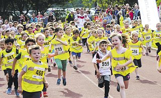 Mehr als 1.200 Läuferinnen und Läufer waren zuletzt beim Residenz-Abendlauf am Start. Auch das Rennen der Kindergartenkinder erfreute sich großer Beliebtheit. - TSV Schloß Neuhaus