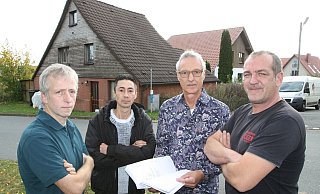 Schwere Vorwürfe: Ludwig Kaiser (v.l.), Waldemar Begel, Dietmar Ahle und Christian Kröger warten auf ihr Geld. - Uwe Müller