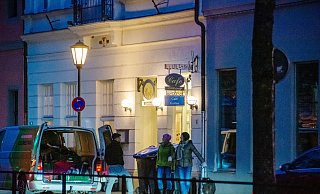 Am späten Mittwochnachmittag gab es bereits Bewegung vor dem Eingang des Café Elbing. An der Bordsteinkante wurde eifrig ein- und ausgeladen. - Raphael Bartling