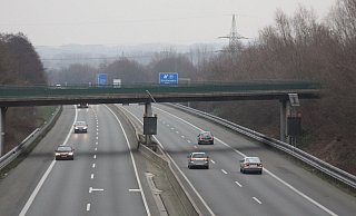 Auf der A30 zwischen Bünde und Kirchlengern gilt keine Geschwindigkeitsbeschränkung. Als Richtgeschwindigkeit gilt auf deutschen Autobahnen Tempo 130. - Björn Kenter