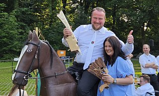 Christian und Simone Hafer sind das neue Königspaar in Marienloh. - St.-Sebastian-Schützenbruderschaft