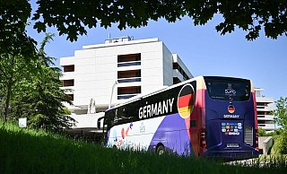 Die deutschen Fußballerinnen beziehen am Montag ihr EM-Quartier in der Schweiz. - Sebastian Christoph Gollnow/dpa