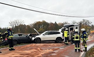 Die zwei Autos kollidierten frontal auf der Schröttinghauser Straße. - Paul Brinkmann