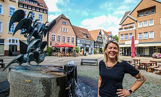 Ricarda Heeper auf einem ihrer Lieblingsplätze: dem Gänsemarkt. Für die Liberalen bewirbt sich die 44-Jährige um das Bürgermeisteramt in Herford. - Daniel Salmon