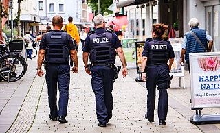 Unter anderem die Polizei sorgt im Kreis Herford für die Sicherheit - wie etwa hier beim vergangenen Hoeker-Fest. - Daniel Salmon