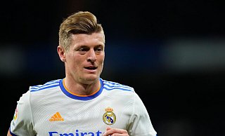 Toni Kroos fordert ab sofort eine neue Ausrichtung. - Manu Fernandez/AP/dpa
