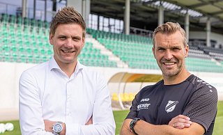 Der gemeinsame Weg geht weiter: Geschäftsführer Alexander Müller (l.) und Cheftrainer Carsten Rump freuen sich auf die Fortsetzung der erfolgreichen Zusammenarbeit. - SV Rödinghausen