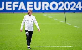 Österreichs Teamchef Ralf Rangnick verwandelte seine Mannschaft in eine unangenehme Pressingmaschine. - Georg Hochmuth/APA/dpa