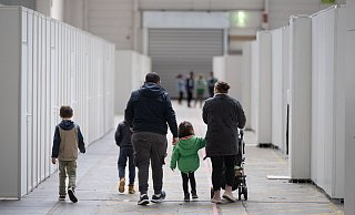 Flüchtlinge mit eingeschränktem Schutzstatus dürfen derzeit keine Familienangehörigen zu sich nach Deutschland holen. (Symbolbild) - Boris Roessler/dpa