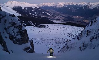 In der Nordwestrinne: Benjamin Kraft ist im Morgengrauen auf dem Weg zur Nockspitze südlich von Innsbruck.  - Christian Kraft