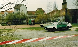Das Foto zeigt laut Polizei den Tatort 1990 im Bielefelder Ostmannturmviertel. Jetzt sind DNA-Reihenuntersuchungen möglich und vom Amtsgericht angeordnet worden. - Polizeipräsidium Bielefeld