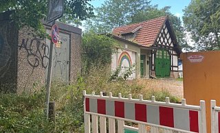 Die 16-Jährigen wurden in einen Hinterhalt an der Regenbogengarage in der Uferstraße gelockt. Einer von ihnen schwebt nach dem Angriff in Lebensgefahr. - Patrick Schwemling