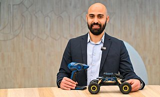 Mohamad El-Issa aus Bünde hat den Ramadan-Kalender entwickelt. Der 33-Jährige ist bei Revell auch als Kundenbetreuer in den Golf-Staaten im Einsatz. - Revell
