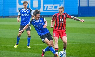 Arminia Bielefeld, hier Maximilian Großer (l.), kassierte zum Auftakt in die Sommervorbereitung eine 0:3-Niederlage gegen den SV Lippstadt 08. - Andreas Zobe