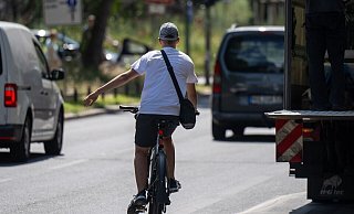 Verkehrsverbänden fehlt bei der Ampel-Koalition eine Gesamtstrategie für die Verkehrsträger Straße, Schiene und Radwege. - Monika Skolimowska/dpa