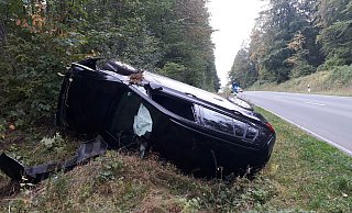 Der Ford überschlug sich mehrfach. Der Fahrer wurde schwer verletzt. - Simone Flörke