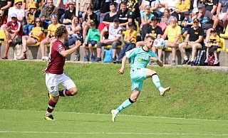 SCP-Akteur Sebastian Klaas (r.) durfte in den ersten 60 Minuten ran. Doch auch er konnte dem Paderborner Offensivspiel nur wenige Impulse geben. - Oliver Krato