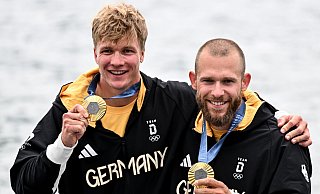 Nach Gold im Kajak-Vierer gab es für das Duo Jacob Schopf und Max Lemke auch Gold im Kajak-Zweier. - Sebastian Kahnert/dpa