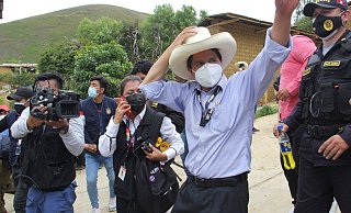 Bei der Präsidentenwahl in Peru liegt der Linkskandidat Pedro Castillo überraschend vorne. - Foto: -/Andina News Agency/AP/dpa