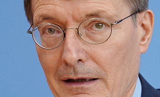 SPD-Gesundheitsminister Karl Lauterbach fordert die Bürger zum Testen während der Weihnachtstage auf. - Foto: Kay Nietfeld/dpa/Archivbild